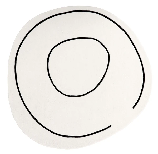 Round structural rug Loop — detailed view of the contrasting black line on the edge